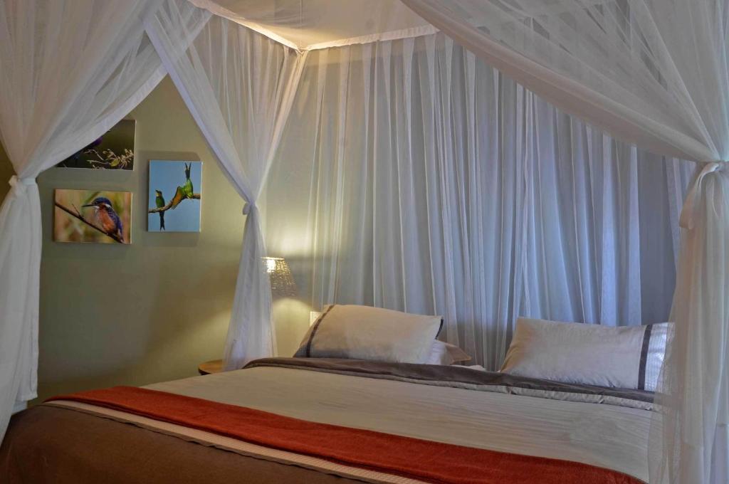 Tingala Lodge - Bed In The Bush بهالابوروا الغرفة الصورة